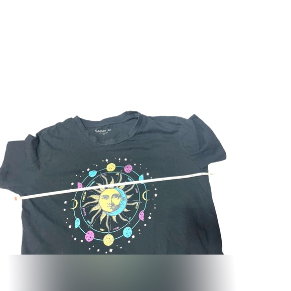 Rebellious One Cropped Top - Picture 5 of 7